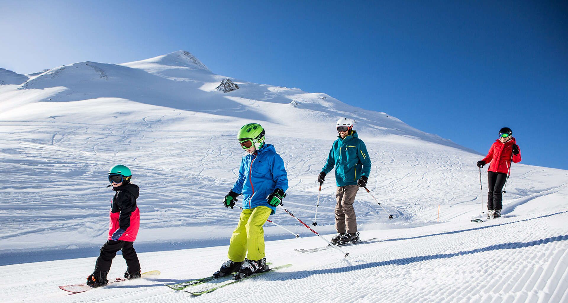 Familie beim Skifahren in Serfaus - Fiss - Ladis